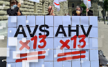 Boxen mit Unterschriften während der Einreichung der Volksinitiative fuer ein besseres Leben im Alter (Initiative fuer eine 13. AHV-Rente), 28. Mai 2021 in Bern